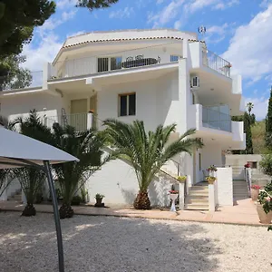 https://villa-aurora-giardini-naxos-98035.sicilyhotelsitaly.net